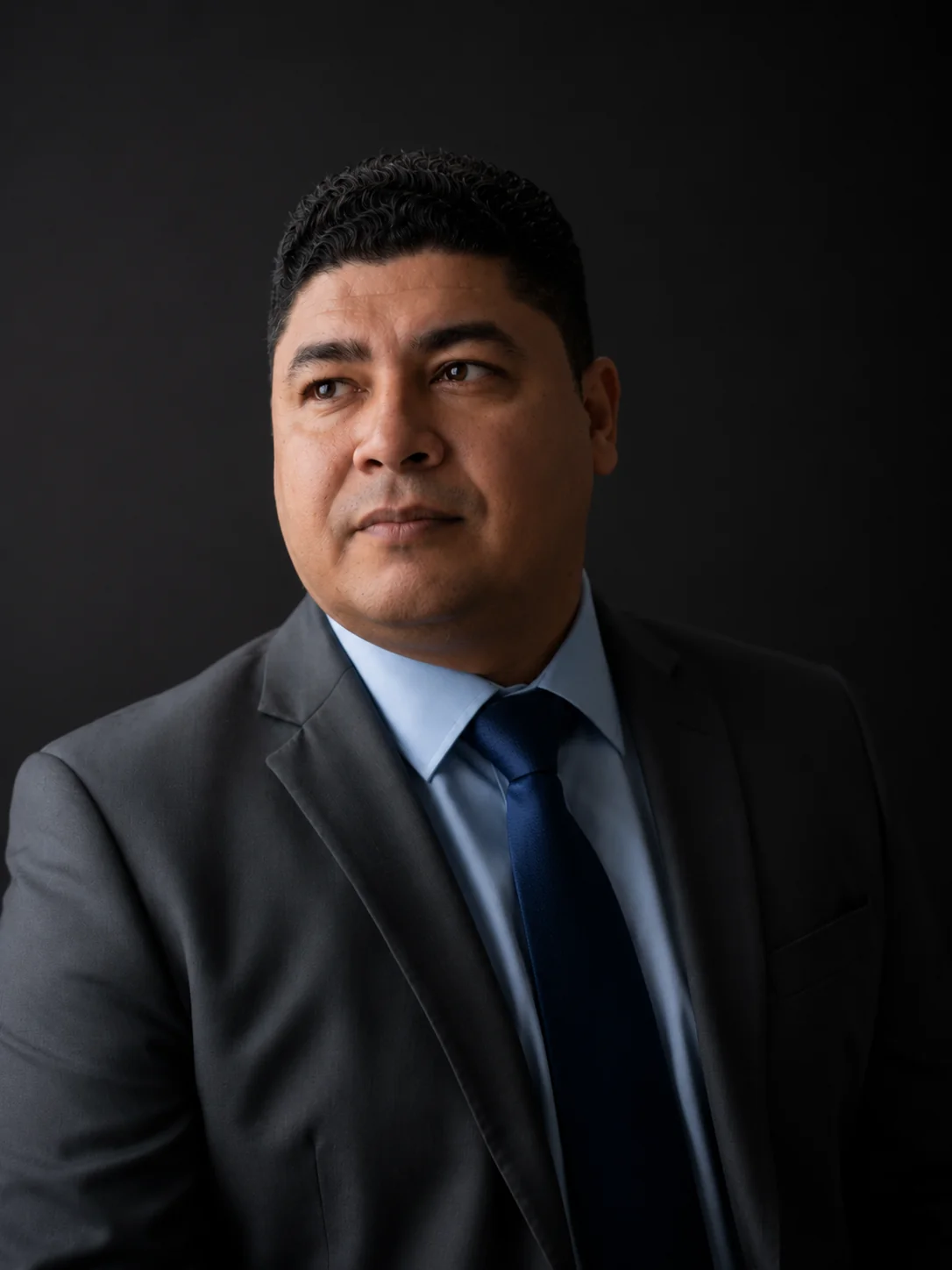 Retrato do Dr. Paiva Júnior, advogado previdenciarista